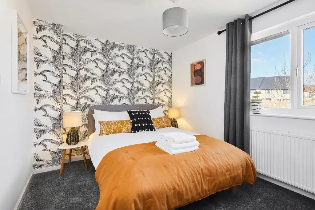 Charming 2 bed home, quiet village + free parking