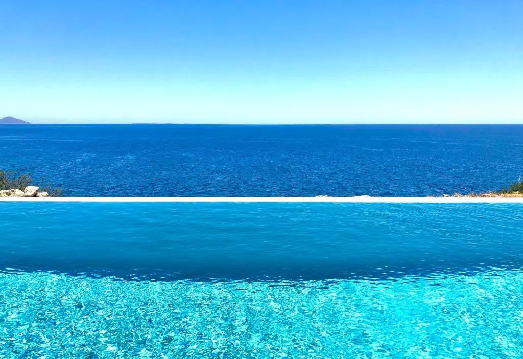 Kuro Beach House
