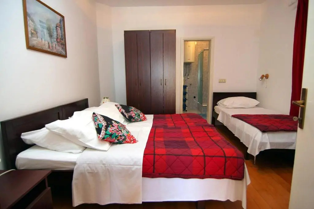 Nikic Apartments