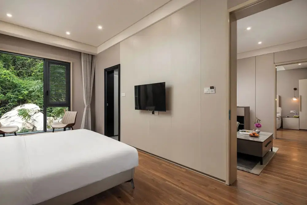 He She Courtyard Free pick-up train station stay 2 nights