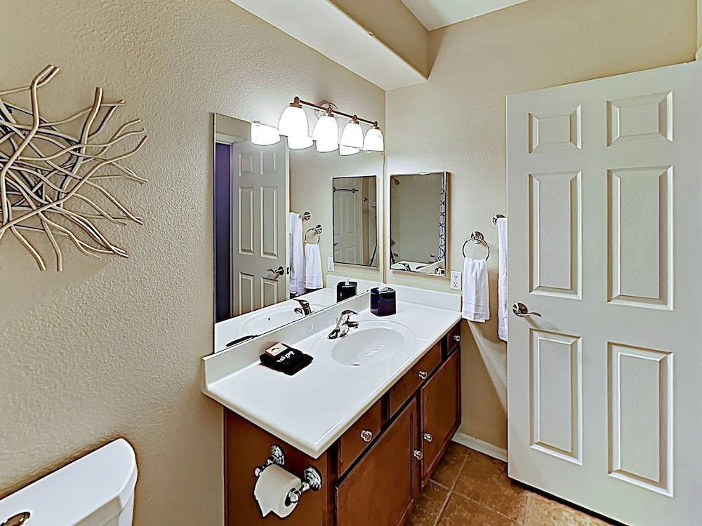15095 Scottsdale - 2 Br Condo