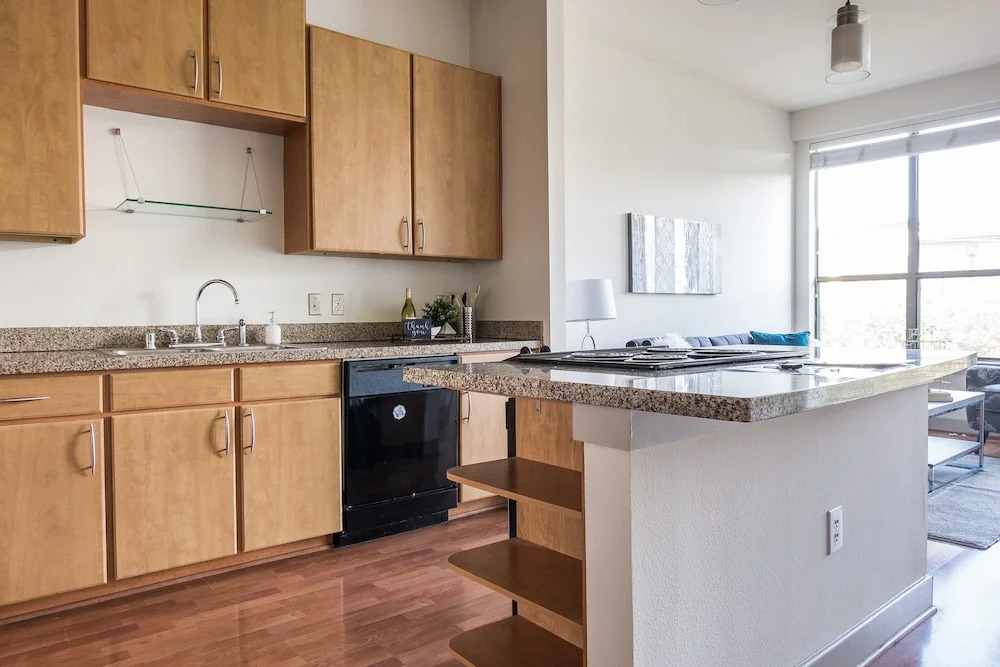 1 BR Apt near Dining Shopping Nightlife by Frontdesk