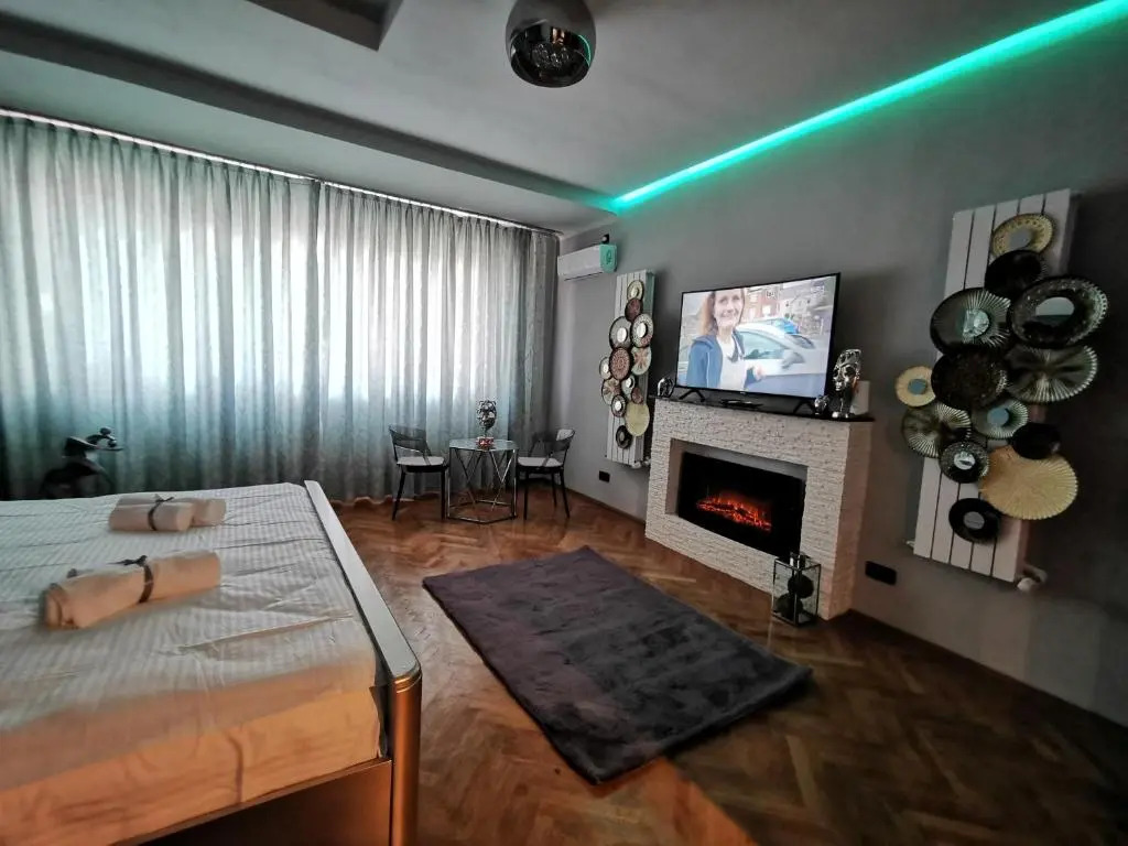 Crystal Central Apartment