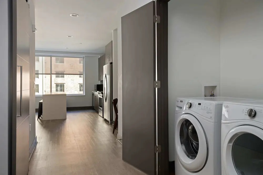 THE GRAND - Modern DT Apts with Free Parking by Zencity