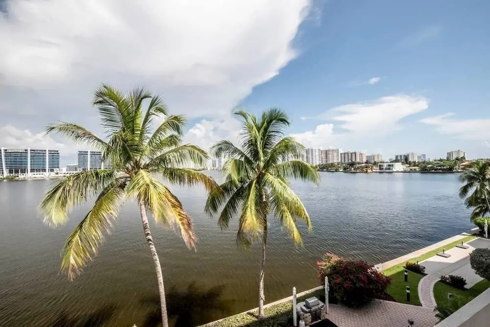 Les Pelicans 404 - 4 People, Sunny Isles Str-01043
