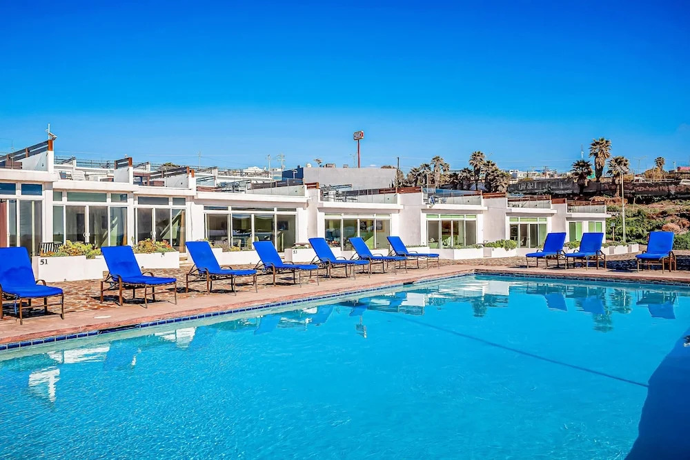 Dog-friendly Home 3 Rows to Beach With Rooftop Deck, Pool, hot Tub, & Kitchen