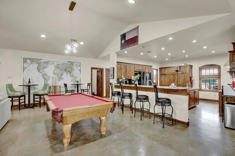 New Hill Country Dream House With Pool Table and Firepit and Gameshed