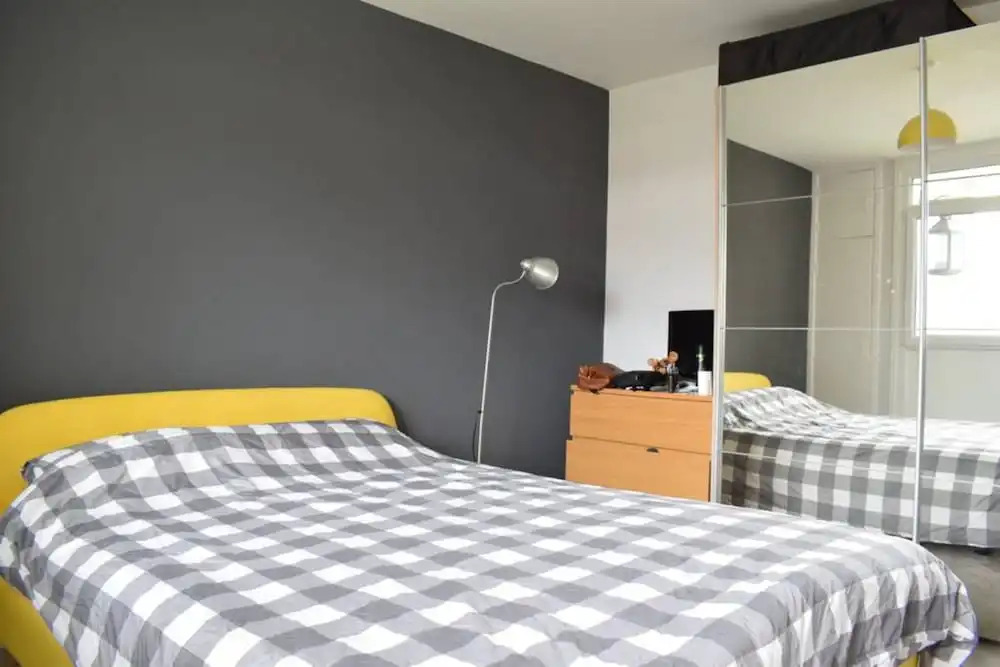 1 Bedroom Queen's Park Flat
