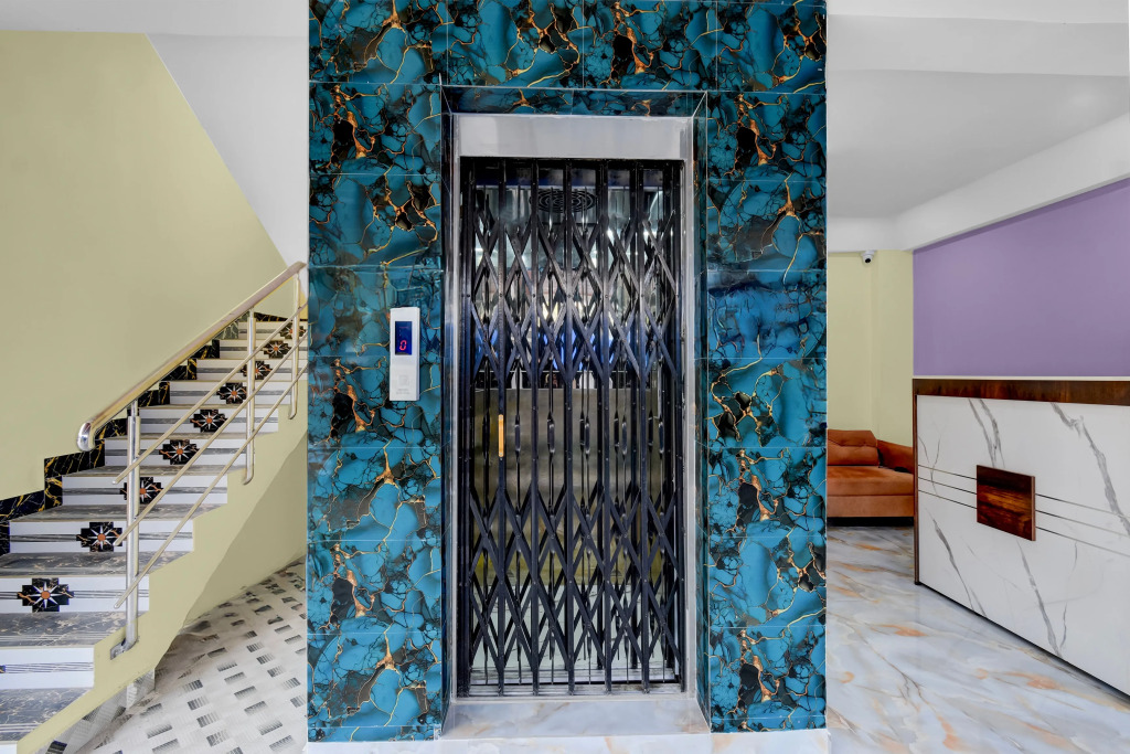 Hotel O by OYO Laxmi Grand