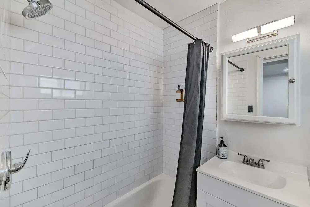 1BD Montrose Living Prime Location Comfy Beds