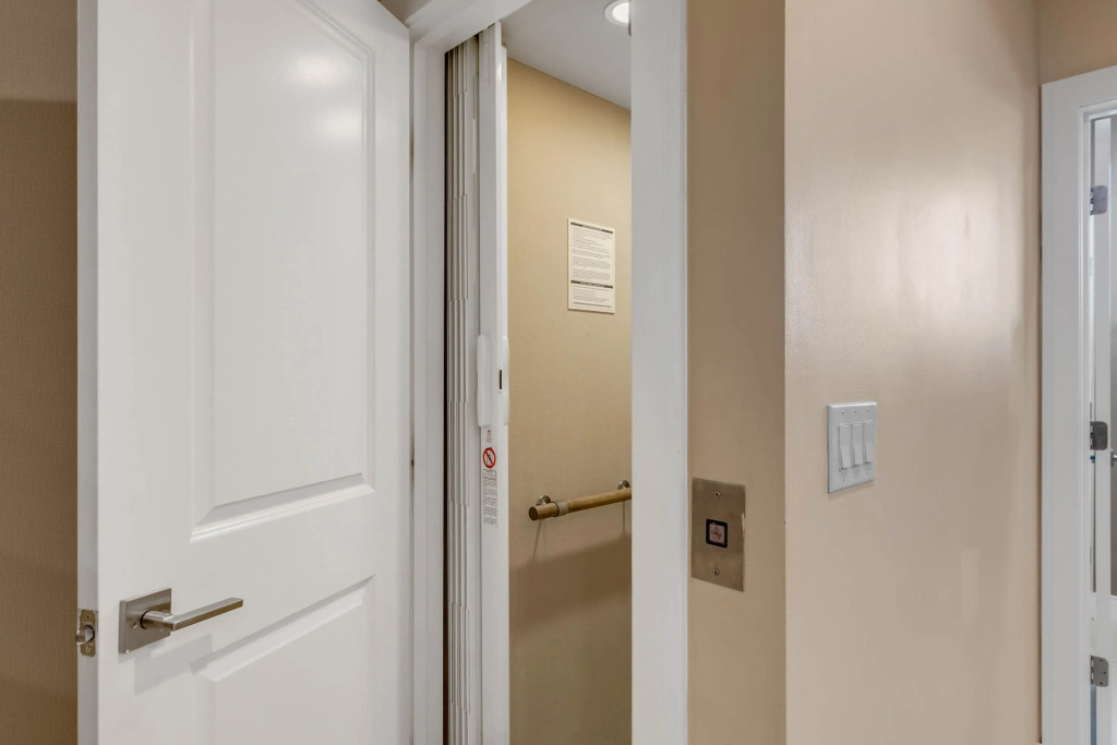 3 Bedrooms35 Bathsmagic Village Yards 7669 Rd