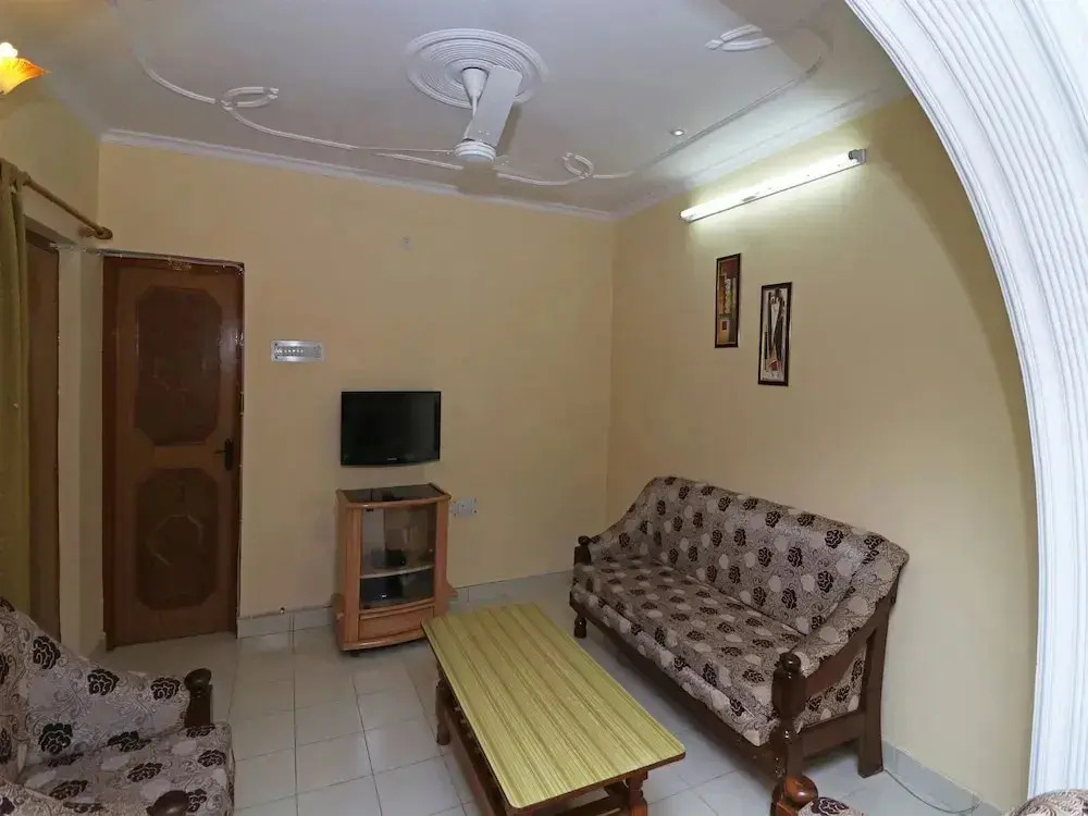OYO Home 13666 Modern 3BHK