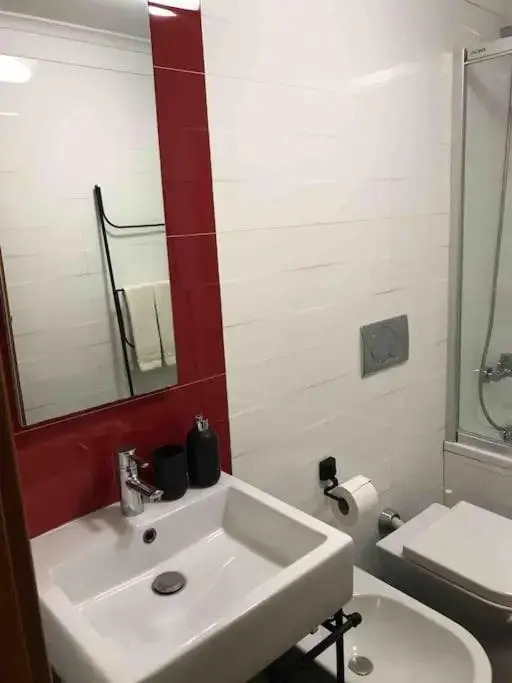 Heart of Lisbon- Free Private Parking & AC