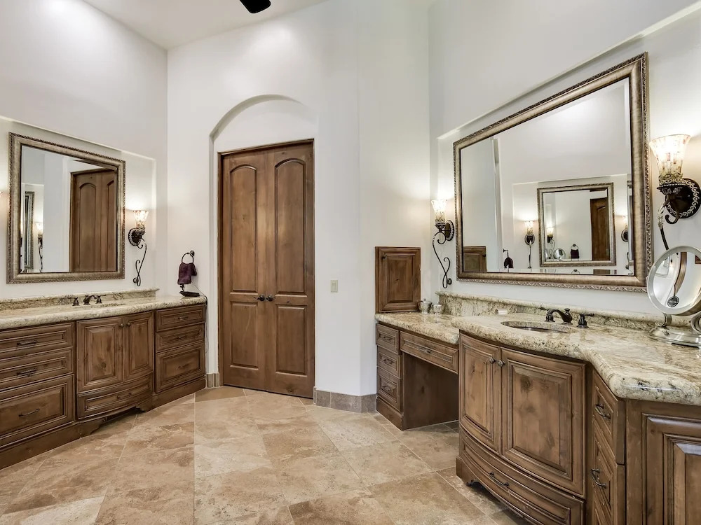 The Above Casa Tranquility Lake Austin 5 Bedroom Estate