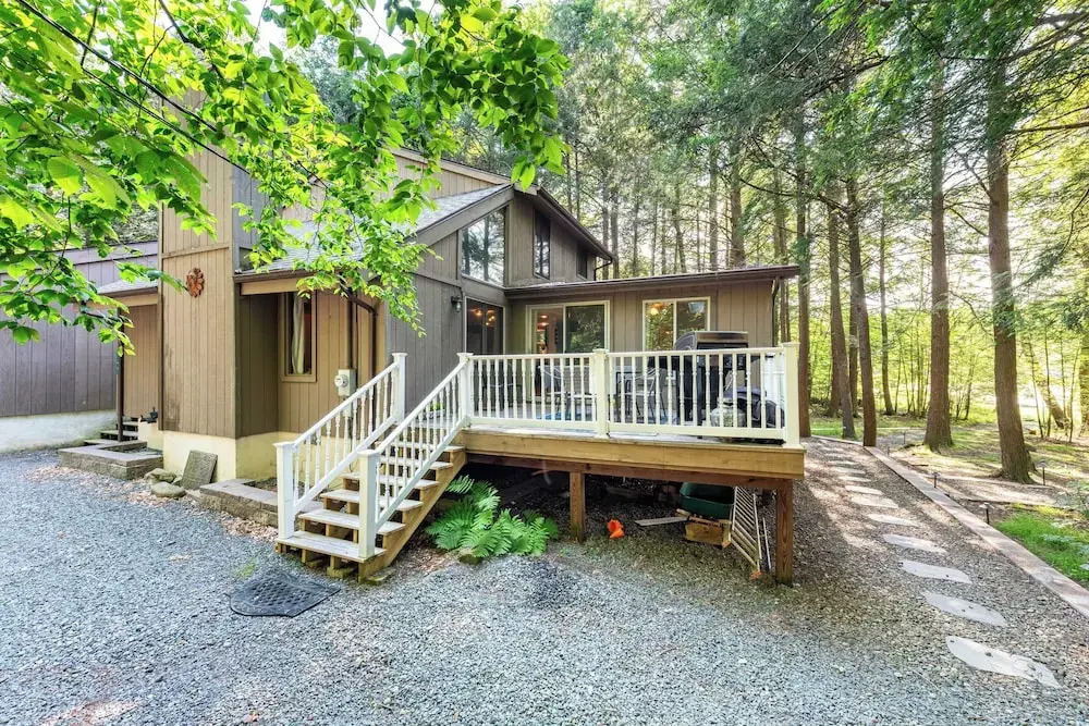 Lakeshore Oasis by Avantstay Private Beach, Views, Hot Tub, Volleyball