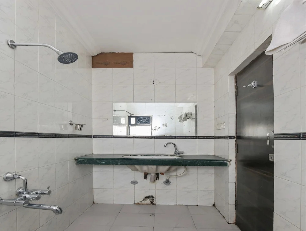 Hotel Twin Tower 2 By OYO Rooms