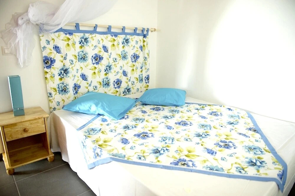 House With 2 Bedrooms in Saint François, With Pool Access, Enclosed Ga