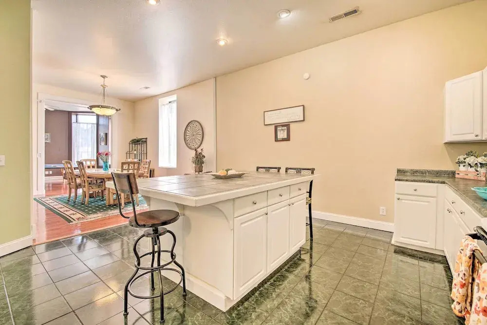 Spacious Springfield Apt < 4 Mi to Downtown!