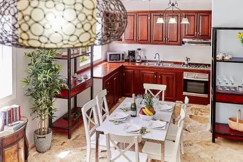 Beach Villas & Apartments Larimar