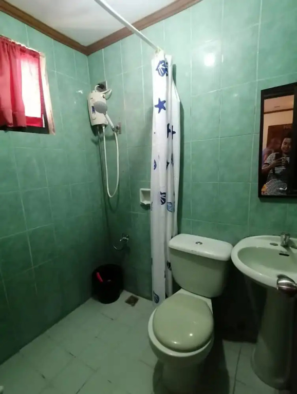 OYO 879  Lauriens Budget Hotel 2