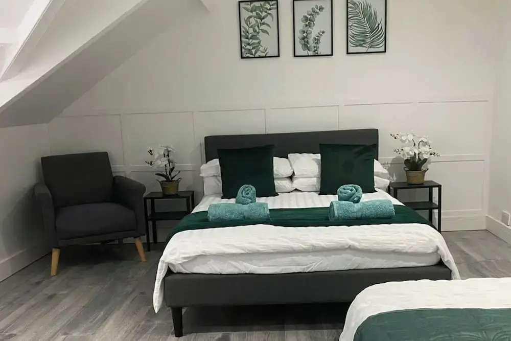 2 Bed Flat - Sleeps 6 - Parking - Wifi
