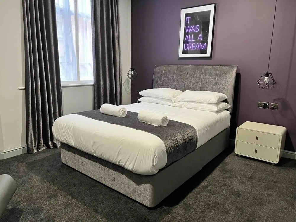 Hotel 105