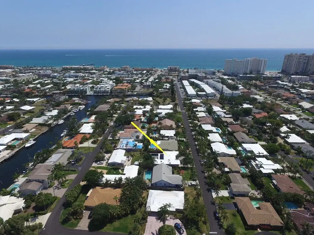 Upscale Modern Beach W/ Saltwater Pool 3 Bedroom Home