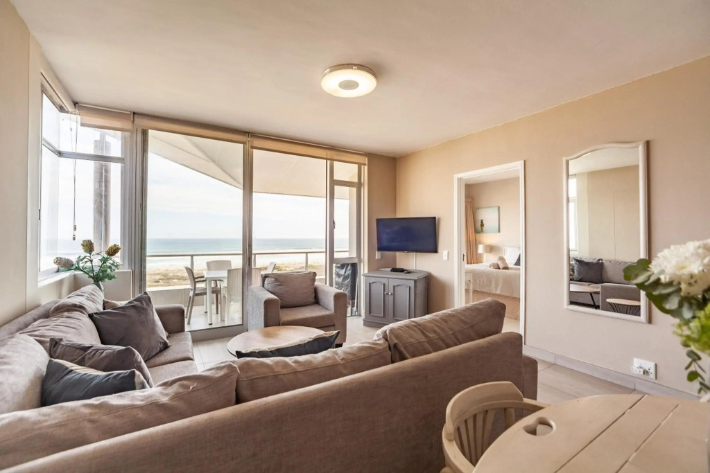 Luxury Private Beachfront 2 bedroom Dolphin Apartment, Blouberg, Cape Town