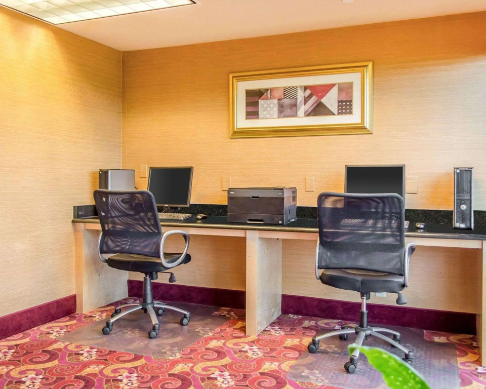 Comfort Inn & Suites York North