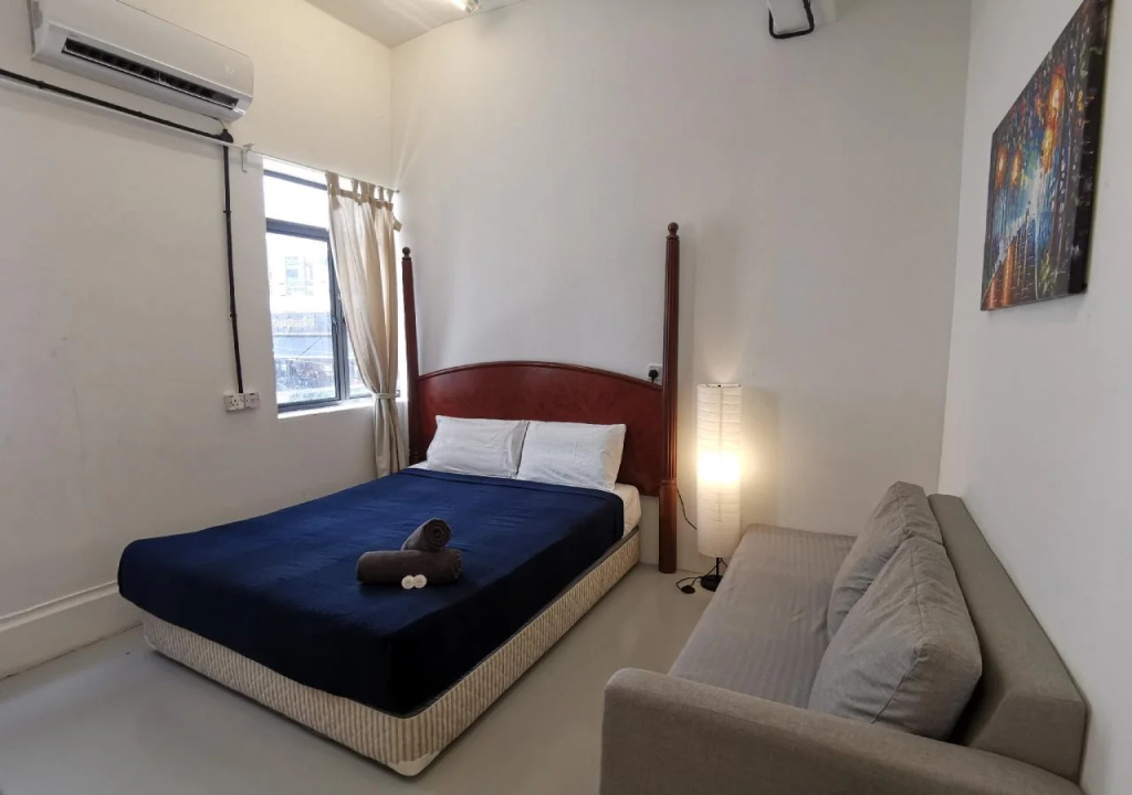 Hawk Hotel & Hostel