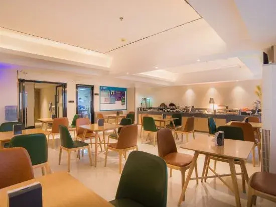 City Comfort Inn Hotel (Liuzhou Five Star Pedestrian Street Zhonghuan Building)