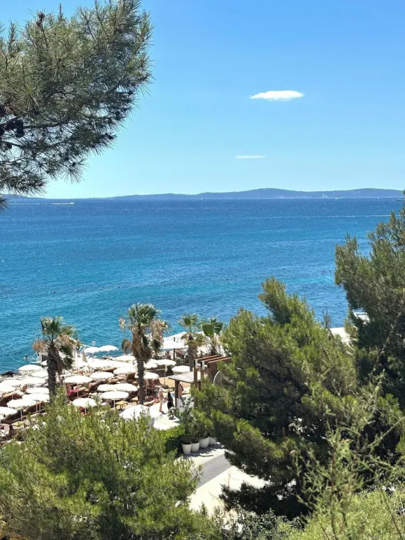 STELLAS BEACHFRONT