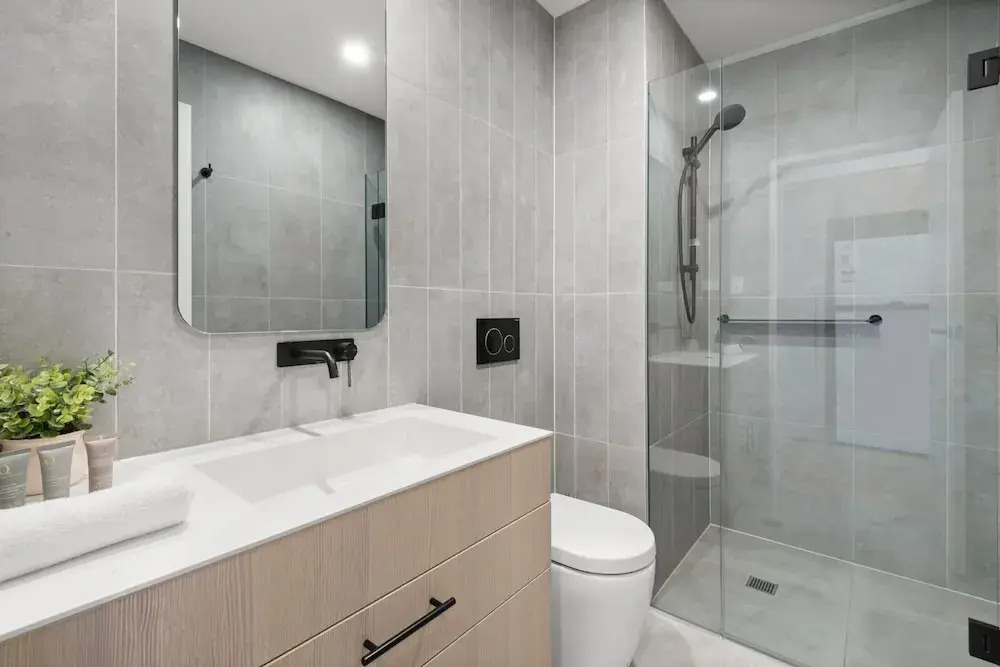 Contemporary 2-bed Haven With Swimming Pool