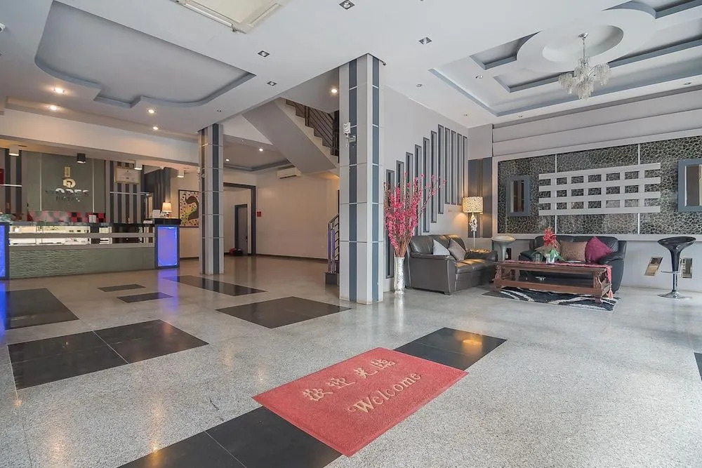 RedDoorz Premium near Harbour Bay Mall Batam 2