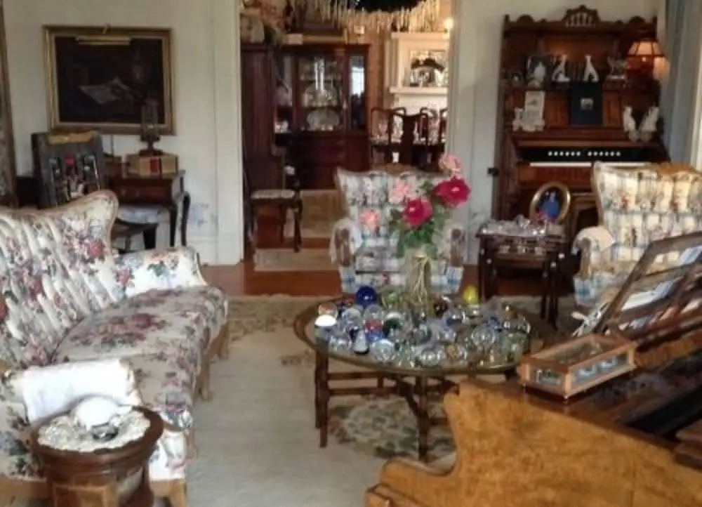 2439 Fairfield "A Bed and Breakfast"