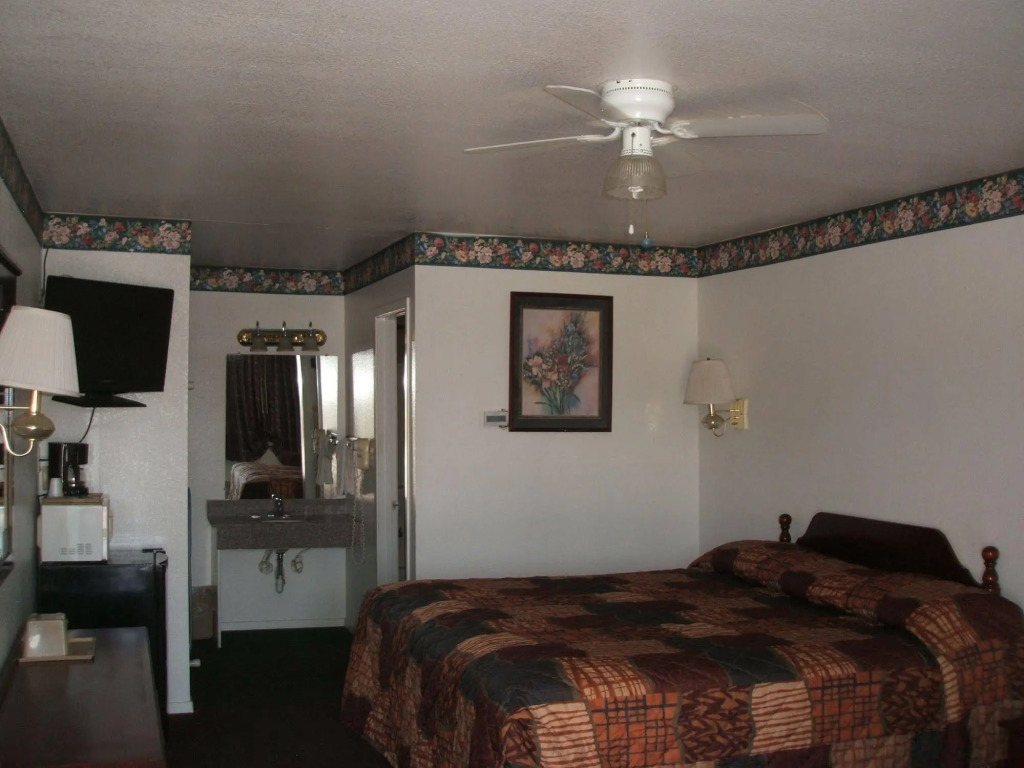 Camlot Inn