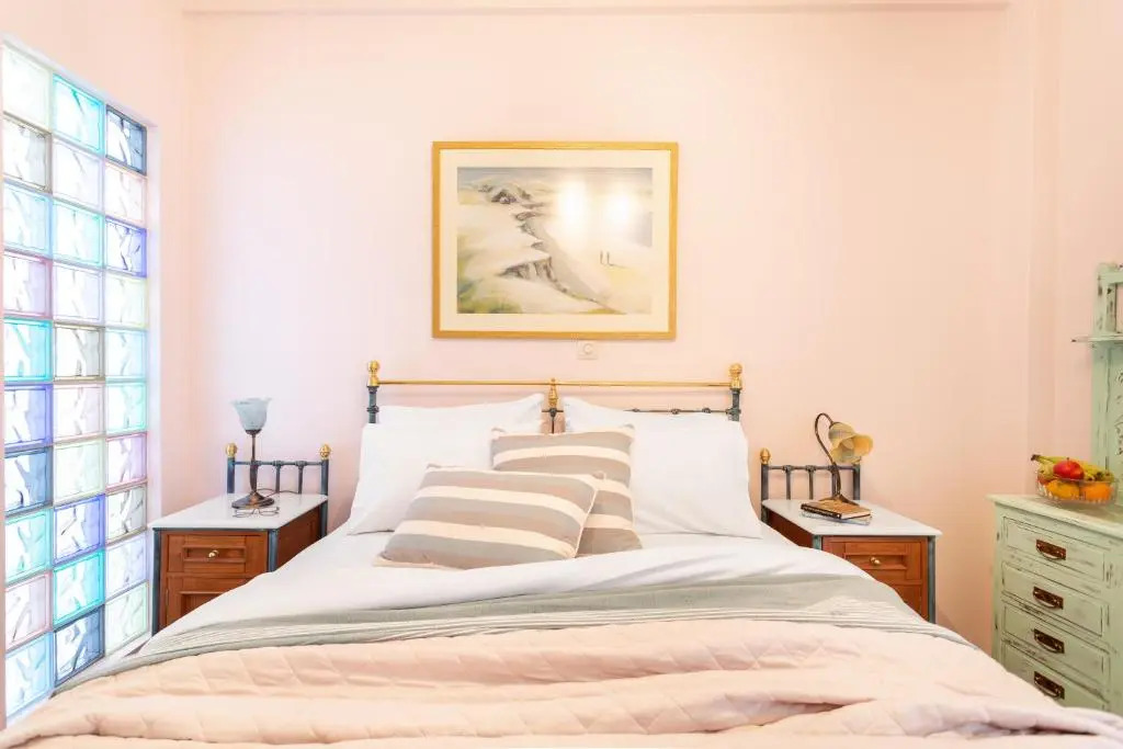 Bright, Calming Retreat With a Balcony Near Metro!