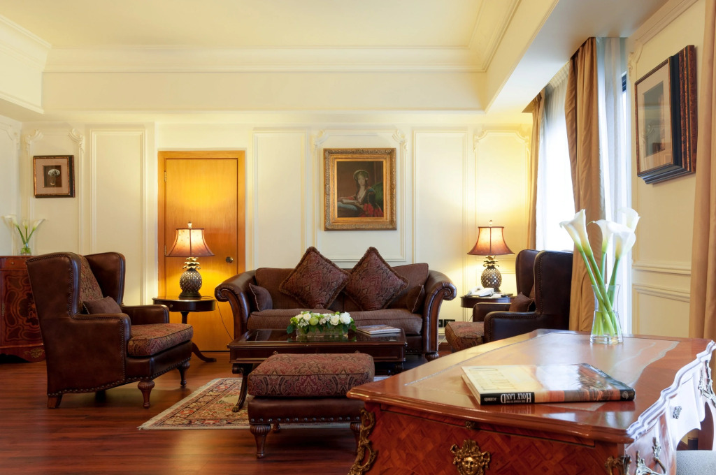 Le Commodore Hotel
