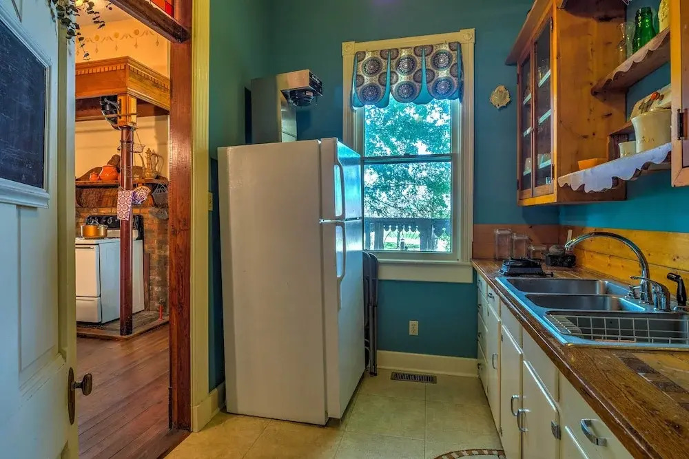 Russellville House w/ Garden - Walk to Main Street