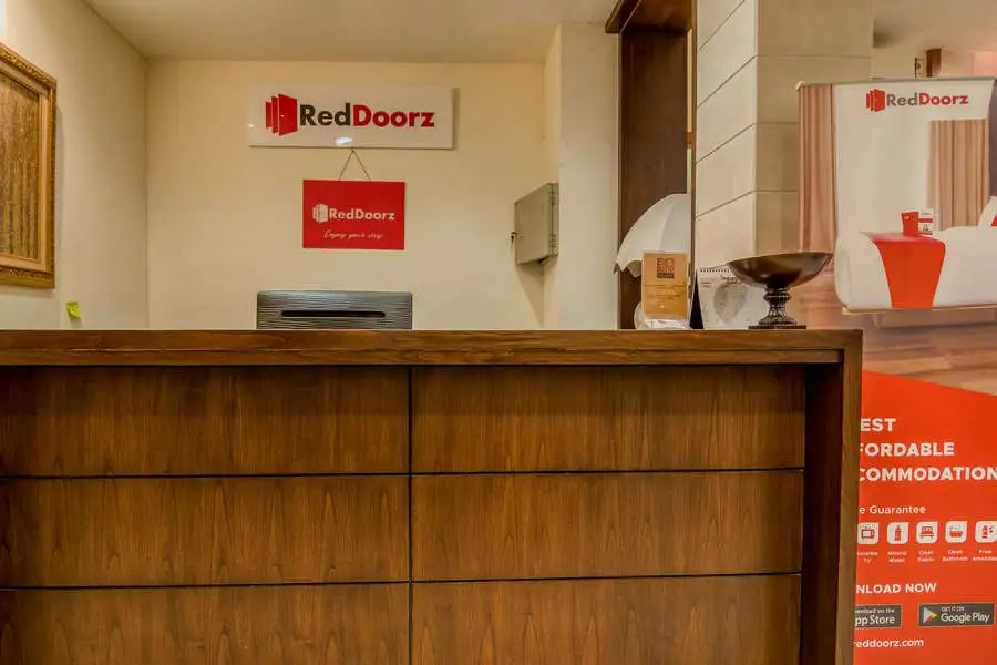 RedDoorz Plus near Dharmawangsa Square