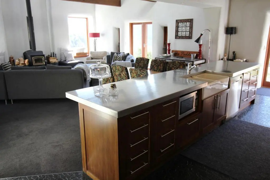 The Paddock Straw Bale Luxury Holiday House