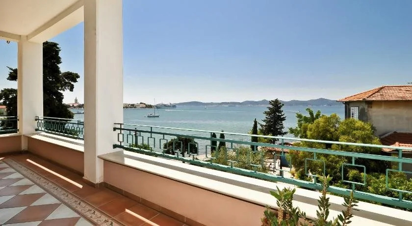 Villa Hresc M