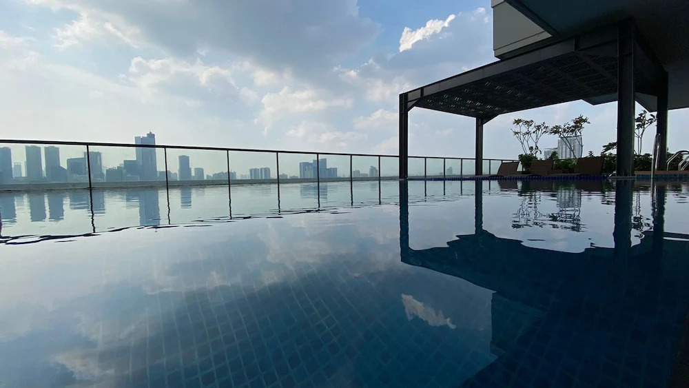 Warm Contemporary 2Br Apartment At Samara Suites