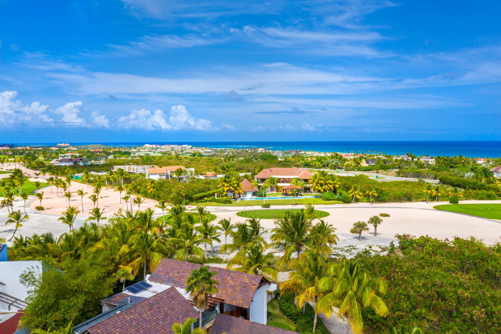 Luxury villa at Cap Cana Resort - Chef, maid, butler and golf cart are included