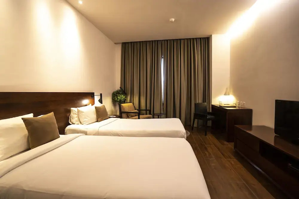 Summit Montana Suites & Spa at Mall