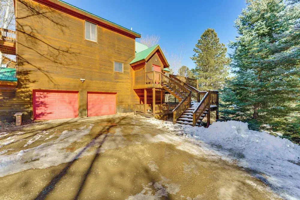 3 Mi to Angel Fire Resort! Quaint Apt on 2 Acres