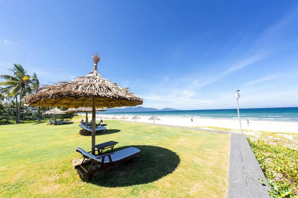 Deluxe villa along the beach