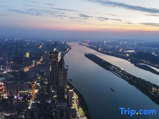 zhenyi Skyline Riverside Hotel (Changsha Wuyi Square Peiyuanqiao Subway Station Branch)