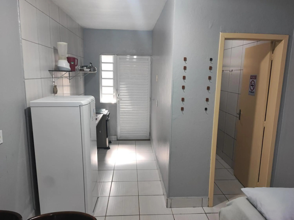 Estúdios Individual na Meia Praia ar, wifi, vaga, cozinha, tv smart - 10 x no cartão sem juros