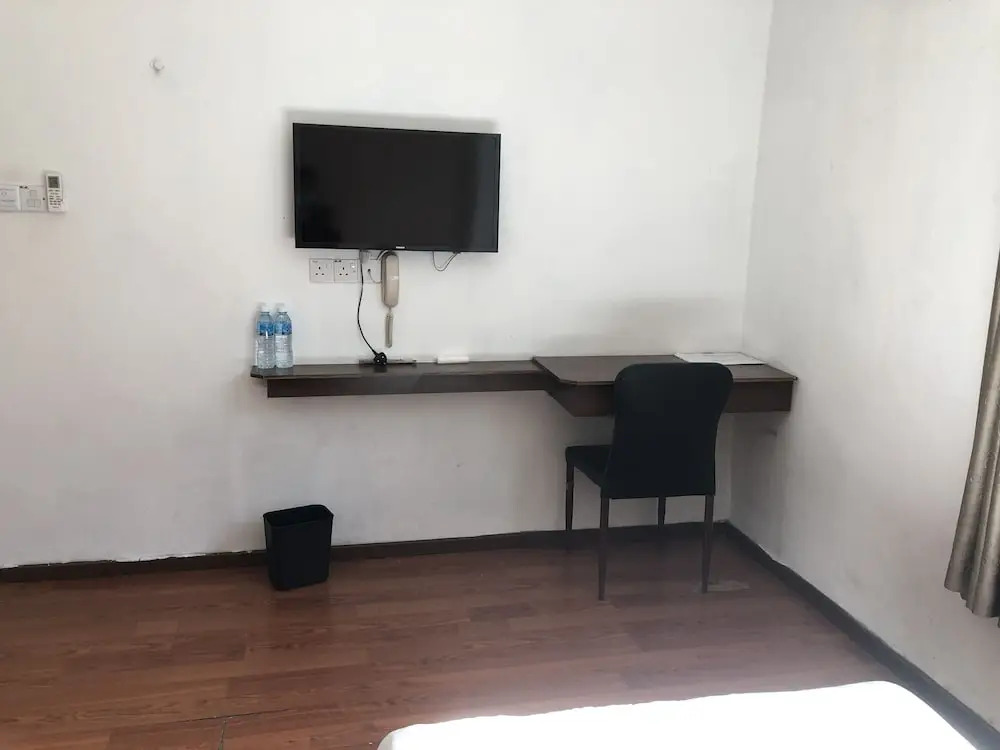 OYO 90668 Joy Inn